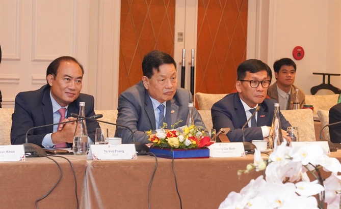 FPT, Vietjet cung nhieu tap doan lon du Dien dan Lanh dao Viet Nam - Phap dip Tong thong Phap Macron tham Ha Noi