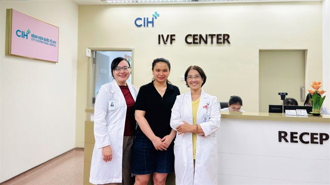 Niềm vui của bệnh nhân K. sau hành trình dài đã có kết quả tốt. Ảnh. BV Quốc tế City