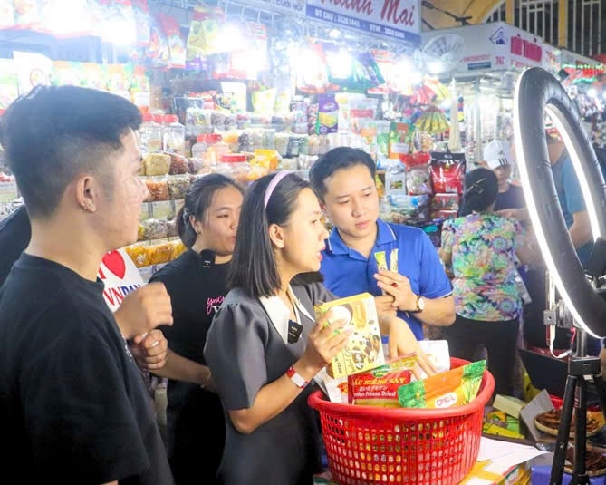 Những phiên livestream hấp dẫn với vô vàn các voucher giá trị cho người tiêu dùng Việt