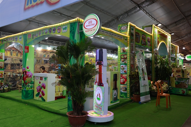 Gian hàng Bình Tây Food hòa quyện giữa truyền thống và hiện đại trong từng sản phẩm tại lễ hội “Thành phố Xưa và Nay” do UBND TP. Thủ Đức chỉ đạo tổ chức.