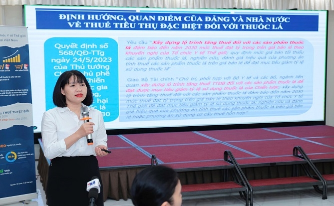 Ths. Đinh Thị Thu Thủy, Phó Vụ trưởng Vụ Pháp chế, Bộ Y tế trình bày tham luận