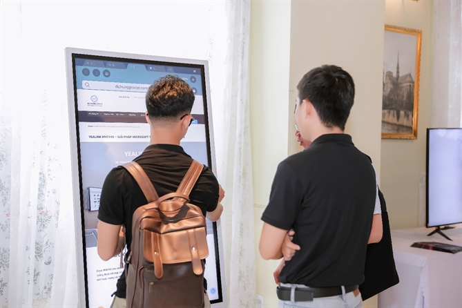 Màn hình Samsung Flip đột phá cho hiển thị và hội họp