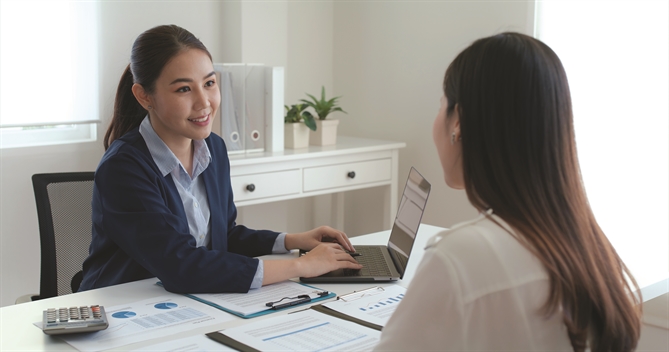 Nhiều cá nhân và gia đình còn có nhu cầu về quản lý tài chính toàn diện, bao gồm lập kế hoạch hưu trí, kế hoạch giáo dục con cái, bảo hiểm, thừa kế và quản lý thuế... Ảnh: shutterstock.com.