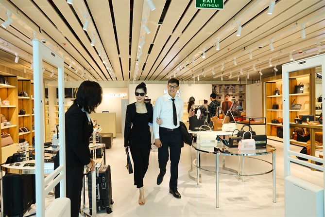 Hệ thống bán lẻ đa dạng sự chọn lựa: quà lưu niệm, đặc sản vùng miền, hàng thời trang…