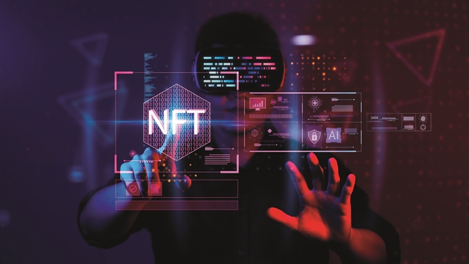 Tiến sĩ Jeff Nijsse phân tích rằng tiền mã hóa tuy không phải là tiền tệ chính thức nhưng được xem là tài sản có giá, có quyền tài sản và có thể sử dụng như công cụ đầu tư tại Việt Nam. Ảnh: shutterstock.com