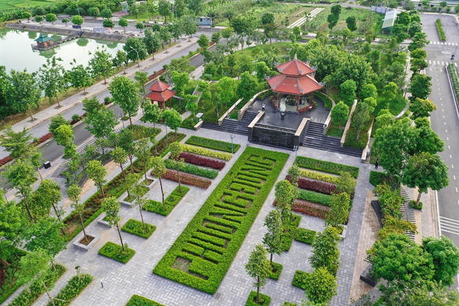 Phuong Dong is a rare private medical facility that owns a large green space, where nature becomes a therapy to support the treatment process.