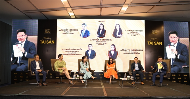 Phiên tọa đàm: Chiến lược tài chính ngắn, dài hạn và giải pháp bảo toàn tài sản bền vững. Ảnh: TL.