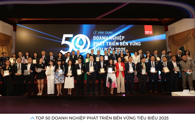 Phong su anh: Le vinh danh TOP 50 Doanh nghiep Phat trien Ben vung tieu bieu 2025