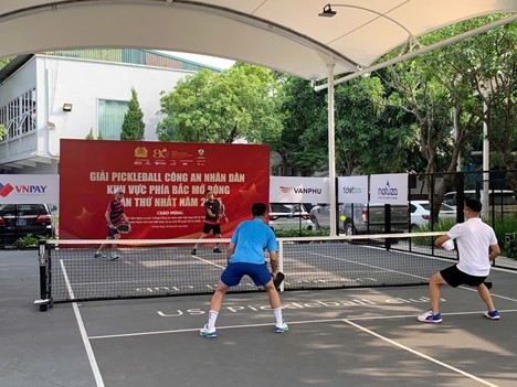 Văn Phú đồng hành cùng giải Pickleball CAND: Gắn kết - Lan tỏa - Nhân văn Các vận động viên thi đấu trong ngày khai mạc giải đấu