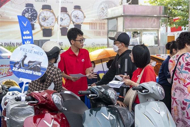 Đổi xe máy xăng lấy xe điện thu hút người dân Hà Nội, TP.HCM, Hưng Yên Hoạt động “Đổi xăng lấy điện” là cơ hội tốt để người dân chuyển đổi xanh dễ dàng.