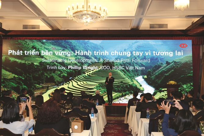 Bài trình bày của đại diện Ngân hàng HSBC về chủ đề phát triển bền vững tại VIệt Nam. 