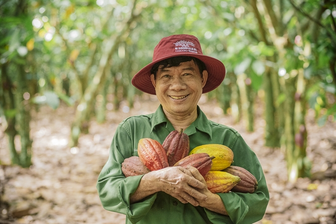 Chú Võ Đình Mười ngụ tại Huyện Châu Đức, Tỉnh Bà Rịa - Vũng Tàu (Cũ) phấn khởi vì được mùa, được giá. (Nguồn ảnh: Puratos Grand-Place Việt Nam)