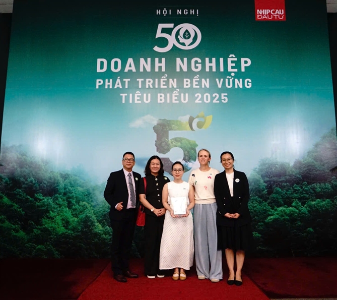 Puratos Grand-Place 3 năm liên tiếp đón nhận Giải thưởng Top 50 Doanh Nghiệp Phát Triển Bền Vững (TOP50 CSA). (Nguồn ảnh: Báo Nhịp Cầu Đầu Tư)