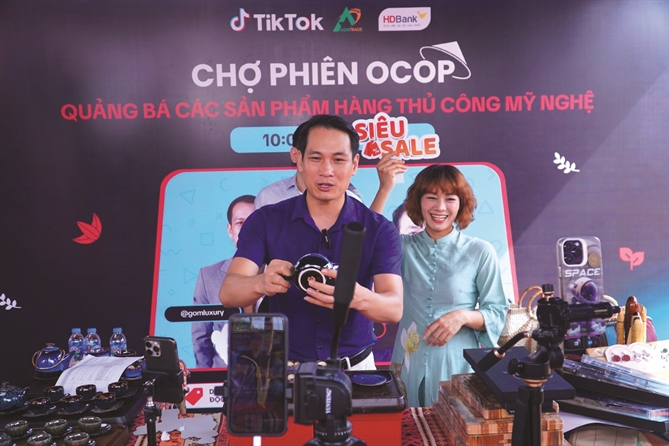 Vẽ lại bản đồ phân phối Shopee và TikTok Shop ghi nhận tăng trưởng doanh thu 16% và 69% so với cùng kỳ, chiếm 58% và 16% thị phần toàn thị trường. Ảnh: TL