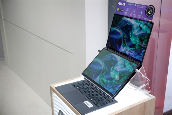Zenbook DUO là một trong những mẫu laptop nổi bật mà người dùng có thể trải nghiệm tại ASUS Exclusive Store