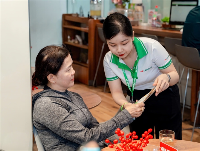 FE CREDIT forges strong connections with customers by delivering tailored solutions that truly address their financial needs. Photo: FE CREDIT