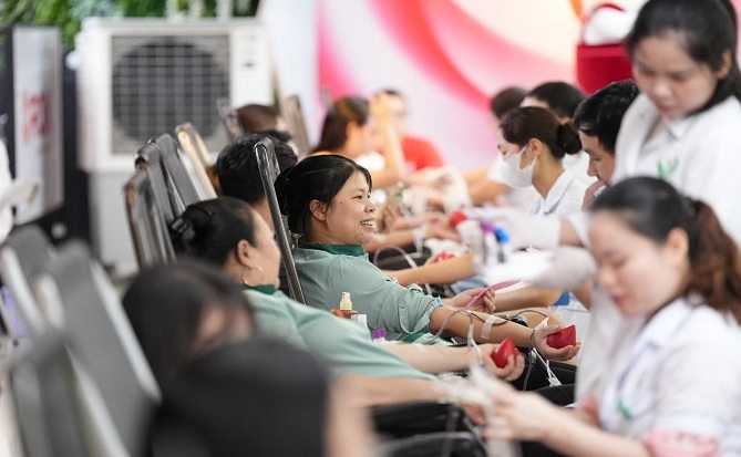 Nụ cười rạng rỡ trên môi người hiến máu, lan tỏa niềm vui và tinh thần sẻ chia