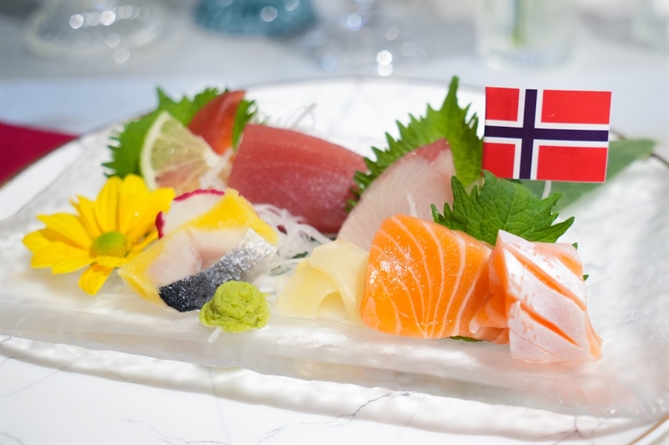 Menu Omakase với nguyên liệu chủ đạo cá hồi Na Uy được thiết kế riêng cho sự kiện