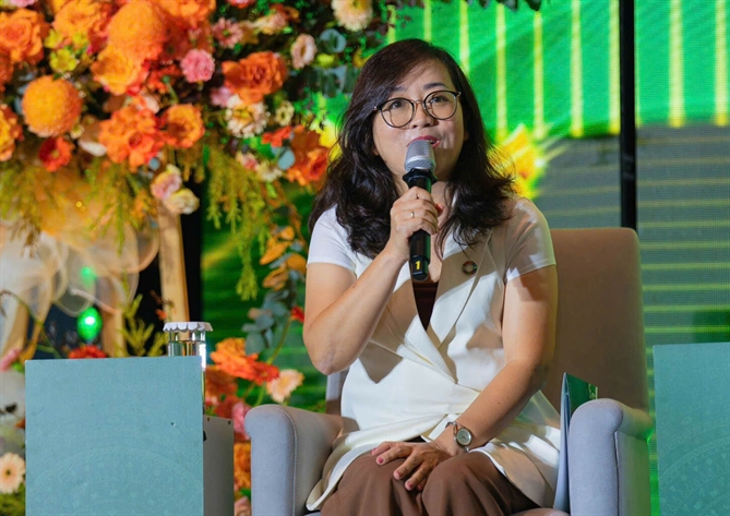 Bà Lê Thị Hồng Nhi - Phó Tổng Giám đốc Truyền thông, Đối ngoại và Phát triển bền vững Unilever Việt Nam phát biểu tại Diễn đàn Doanh nghiệp phát triển bền vững Việt Nam (VCSF) vừa diễn ra tại Hà Nội.