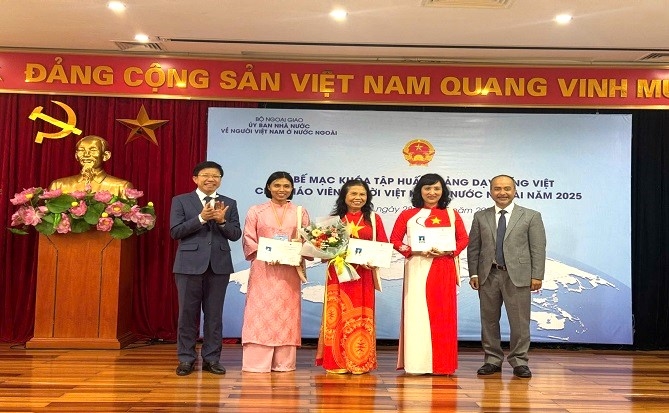 Be mac Khoa tap huan giang day tieng Viet cho giao vien nguoi Viet Nam o nuoc ngoai nam 2025