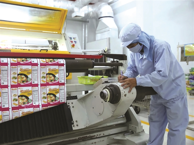 Dây chuyền sản xuất của Công ty Cổ phần Rạng Đông Holding. Ảnh: TL