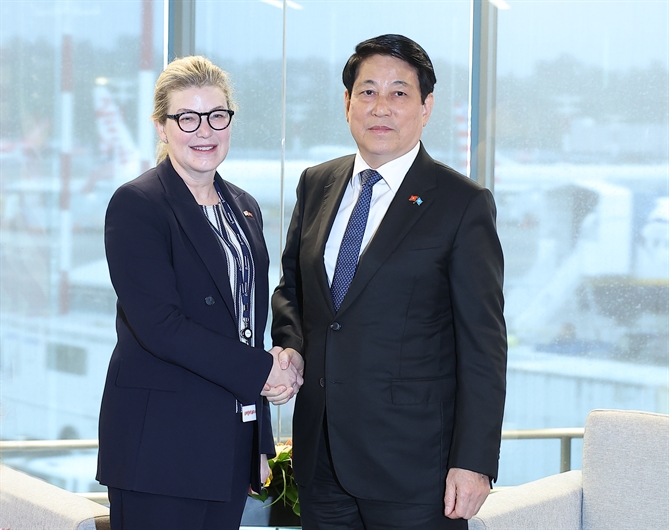 Chủ tịch Vietjet: Mỗi chiếc máy bay được giao mang thêm niềm tin, việc làm và sự thịnh vượng Chủ tịch nước Lương Cường tiếp Chủ tịch kiêm Tổng giám đốc Tập đoàn máy bay thương mại Boeing – Stephanie Pope tại Seattle