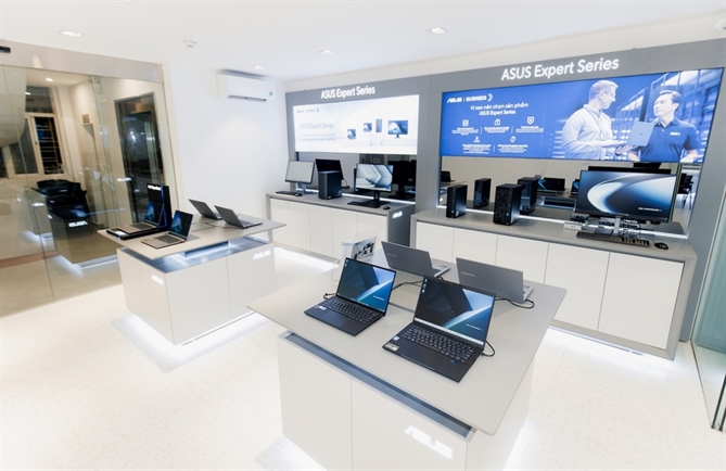 Không gian trải nghiệm tại ASUS Exclusive Store Hà Nôi cũng như ở các cửa hàng bán lẻ uy tín cho phép doanh nghiệp vừa và nhỏ dể dàng thử tận tay các dòng máy doanh nghiệp