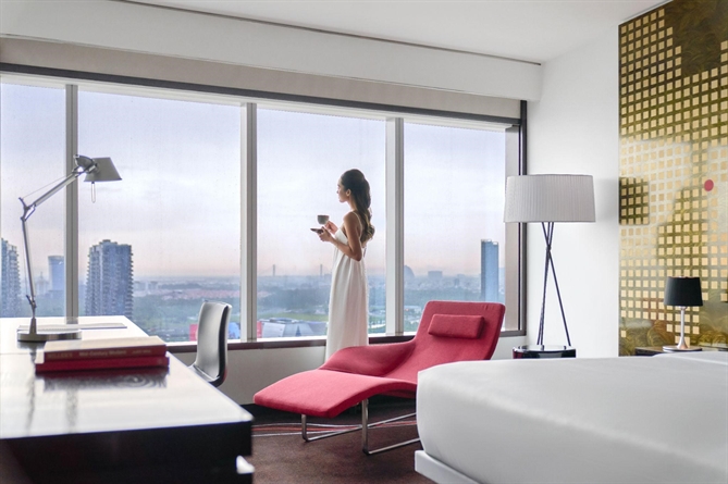 Le Meridien Saigon - Sở hữu view nhìn toàn cảnh sông Sài Gòn và cầu Ba Son.