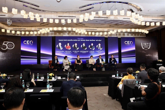 Phiên thảo luận Thách thức Nguồn nhân lực trong Tăng trưởng 