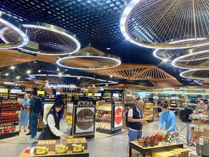 Shop san bay tung uu dai “Mua 1 Tang 1” – Qua Viet nhan doi gia tri