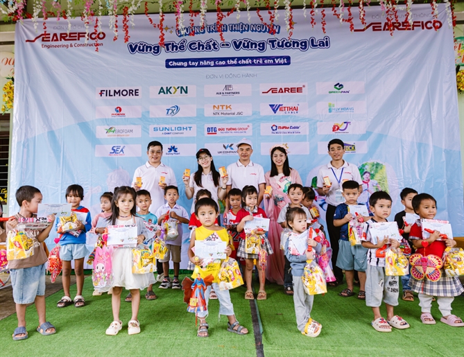 Hành trình “Vững thể chất, Vững tương lai” mang Trung thu đến gần 700 trẻ em vùng cao tại Đà Nẵng Các bé tại Trường Mầm non liên xã Axan – Tr’hy, Xã Hùng Sơn được tận tay nhận quà cùng lồng đèn đầy màu sắc đã mang đến niềm vui trọn vẹn đáng nhớ cho các em.