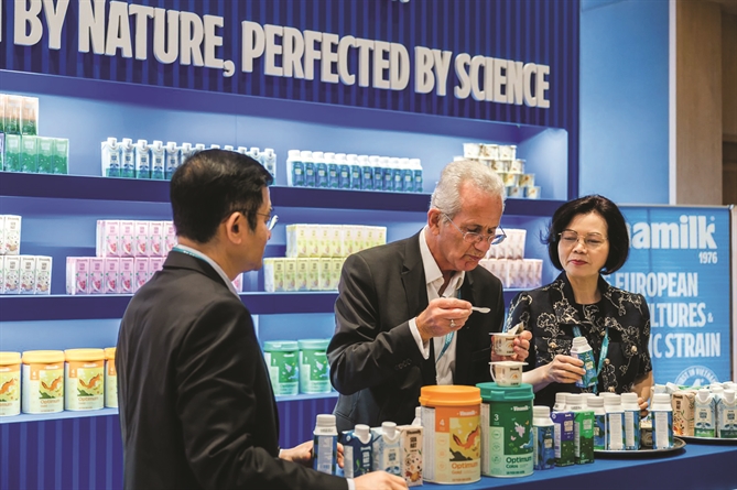 Vinamilk là 1 trong 5 doanh nghiệp trụ hạng bền vững qua 14 năm trong bảng xếp hạng TOP50. Ảnh: TL