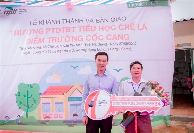 Ông Nguyễn Bá Luân tại lễ khánh thành điểm trường thứ 94, tỉnh Hà Giang