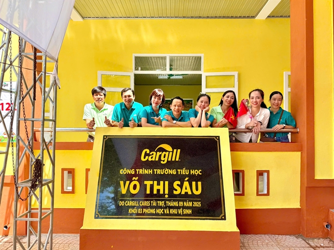 Tình nguyện viên Quỹ Cargill Cares tại điểm trường thứ 122, tỉnh Quảng Trị