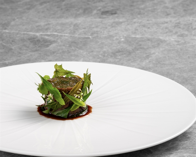 Khách Sạn Le Méridien Saigon: Gia hạn thành công Chứng nhận Green Globe 2025-2026 Món “𝗪𝗮𝗴𝘆𝘂 𝗔𝟱 𝗦𝗲𝗻𝗱𝗮𝗶” tại nhà hàng 1 sao Michelin Akuna