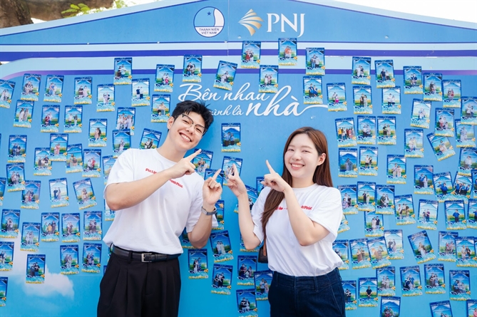 Ngày hội “Gia đình trẻ hạnh phúc 2025” khai mạc tại Hồ Gươm - Lan tỏa thông điệp hành trình yêu thương MC/BTV Lê Mạnh Cường – Hương Giang (Ảnh: Sơn Tùng)