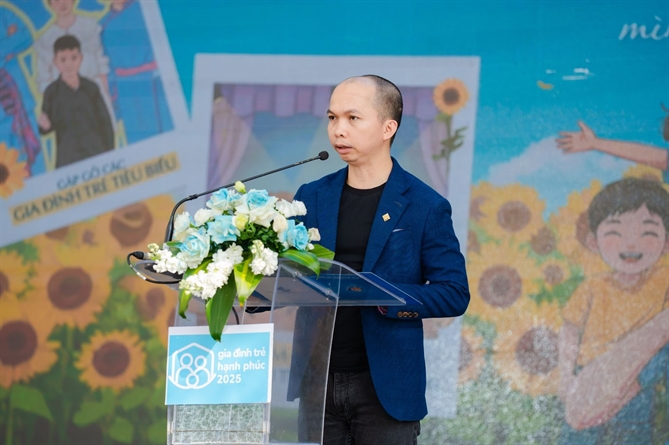 Ngày hội “Gia đình trẻ hạnh phúc 2025” khai mạc tại Hồ Gươm - Lan tỏa thông điệp hành trình yêu thương Ông Nguyễn Khoa Hồng Thành - Giám đốc Cao Cấp Marketing, Giám đốc Truyền thông & Đối Ngoại PNJ phát biểu tại lễ khai mạc (Ảnh: Sơn Tùng)