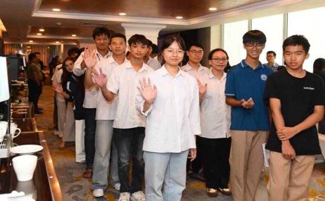 Các thí sinh tham dự Kỳ đánh giá năng lực tư duy Mensa