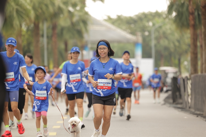 CapitaLand hỗ trợ 97.000 USD cho trẻ em khó khăn qua chiến dịch “Bước chân gắn kết yêu thương” mùa 3 Người tham gia hòa mình vào những hoạt động tương tác đặc sắc trên tuyến đi bộ
