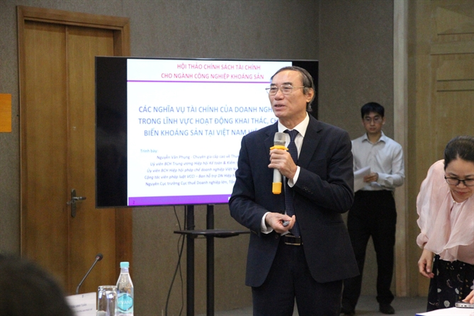 Ông Nguyễn Văn Phụng – Nguyên Vụ trưởng Vụ QL Thuế Doanh nghiệp Lớn nhấn mạnh_ _Việc hợp nhất Thuế Tài nguyên và Tiền cấp quyền là cần thiết để đảm bảo tính minh bạch (1)