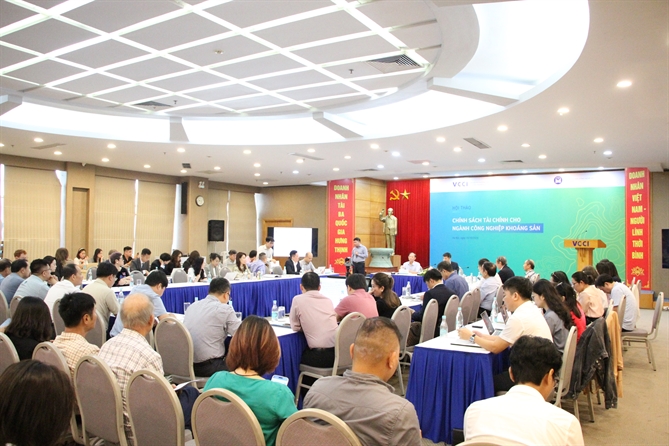 Nhiều ý kiến cho rằng tình trạng thuế, phí chồng chéo đang khiến các doanh nghiệp trong ngành khai khoáng đối mặt với nhiều khó khăn trong đầu tư và phát triển bền vững