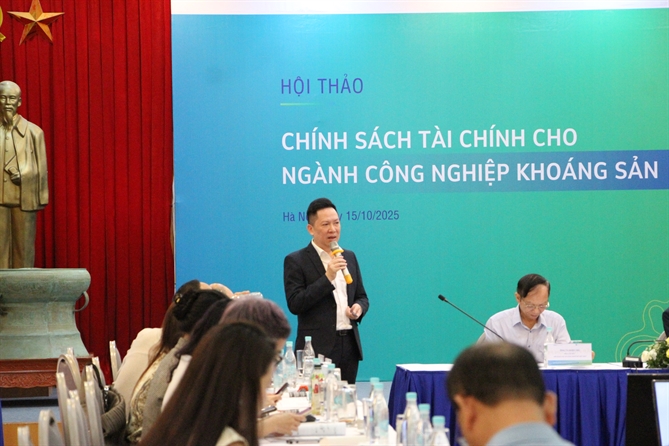 Ông Phan Chiến Thắng – Phó Tổng Giám đốc Công ty TNHH Khai thác Chế biến Khoáng sản Núi Pháo chia sẻ tại Hội thảo 