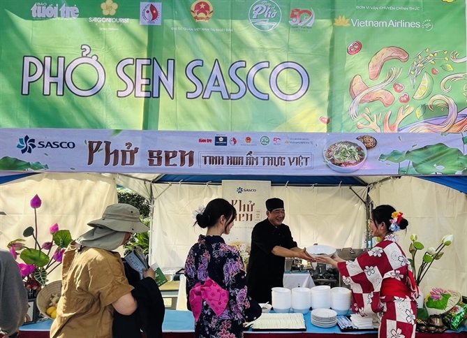 Phở Sen SASCO nhận được sự đánh giá cao của giới mộ điệu ẩm thực tại các sự kiện quốc tế. (Phở Sen tại Seoul/Tokyo)