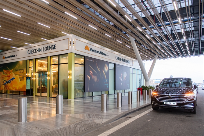 Check-in Lounge - bước tiến chiến lược khẳng định vị thế hãng hàng không quốc gia trên hành trình chạm chuẩn 5 sao quốc tế Check-in Lounge Tân Sơn Nhất nằm ngay cạnh lối vào đầu tiên của nhà ga