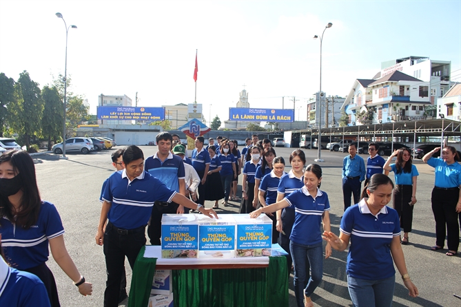 Duoc Hau Giang phat dong quyen gop, chia se tam long den voi nguoi dan vung bao lu