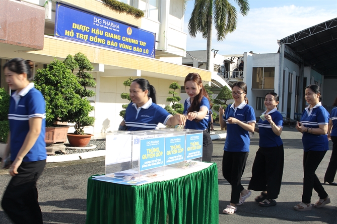Duoc Hau Giang phat dong quyen gop, chia se tam long den voi nguoi dan vung bao lu