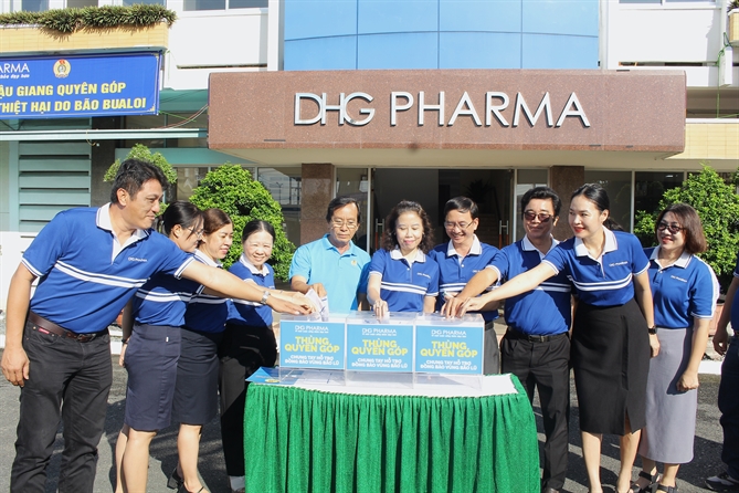 Duoc Hau Giang phat dong quyen gop, chia se tam long den voi nguoi dan vung bao lu