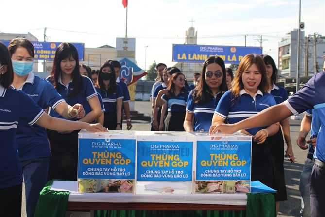 Duoc Hau Giang phat dong quyen gop, chia se tam long den voi nguoi dan vung bao lu