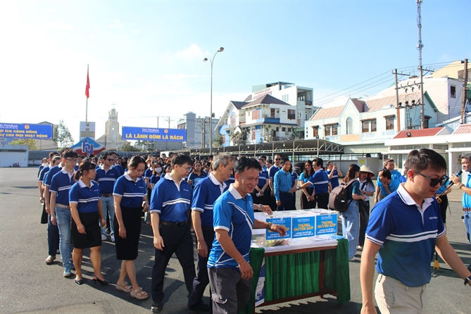Duoc Hau Giang phat dong quyen gop, chia se tam long den voi nguoi dan vung bao lu