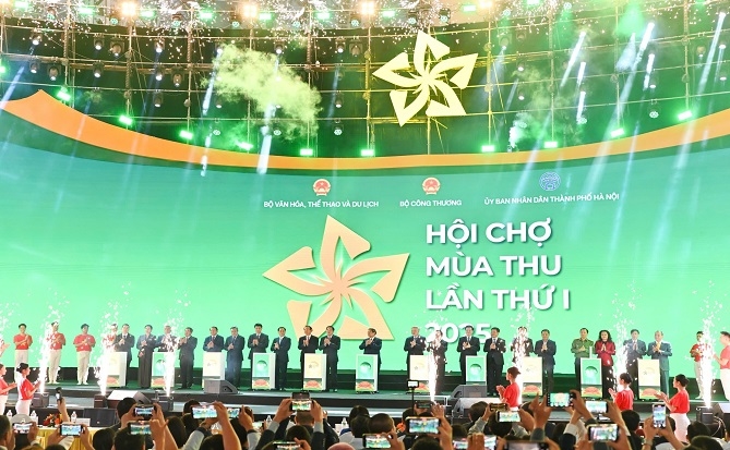 Các đại biểu và khách mời đồng loạt ấn nút khai mạc 